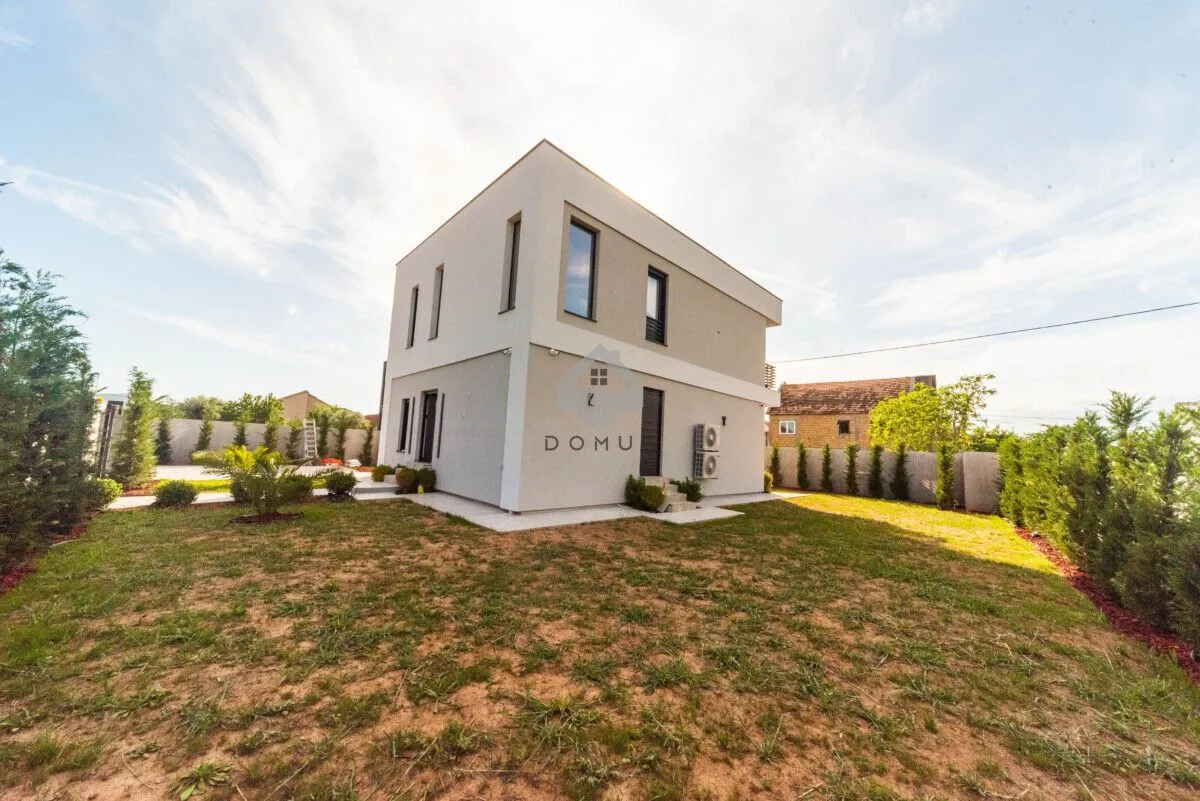 Rent, house, 225m², Gornja Gorica, Podgorica
