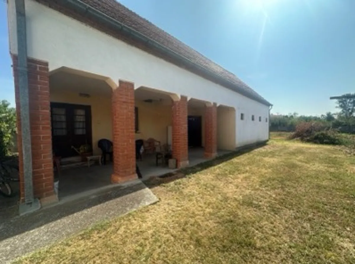 Prodaja, kuća, 280m², Vlaška, Ćuprija