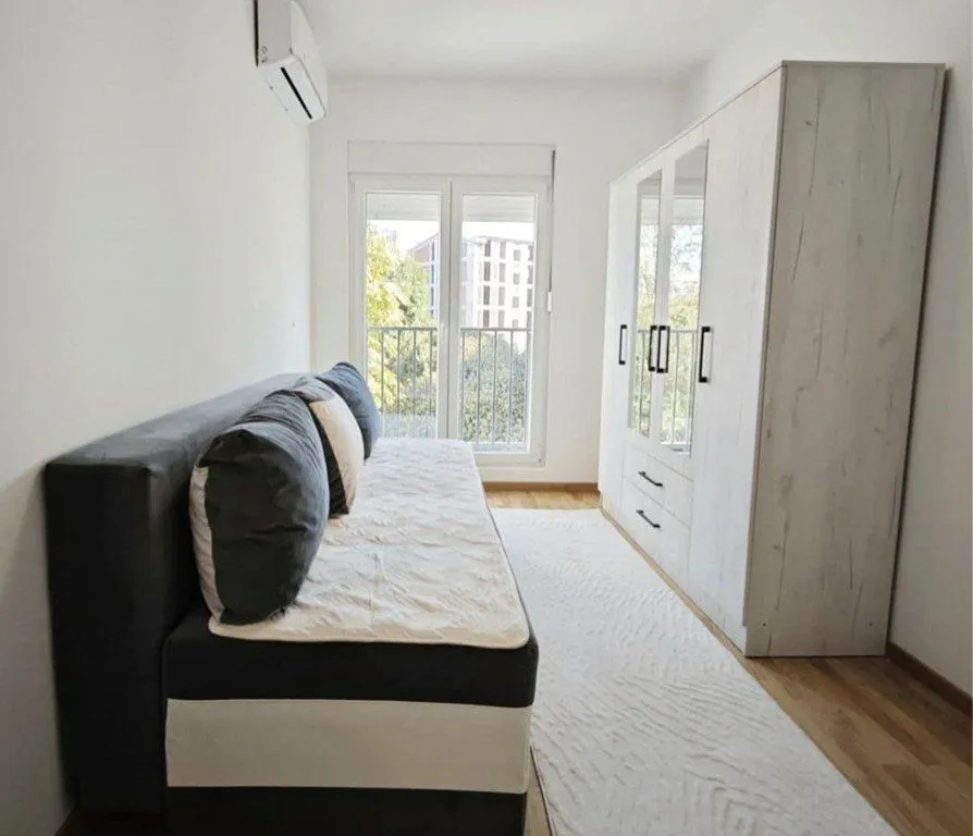 Izdavanje, dvosoban stan, 68m², Stara Varoš, Podgorica