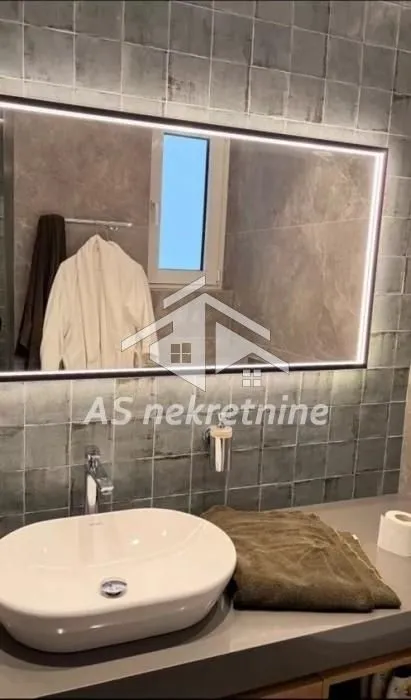 Izdavanje, dvosoban stan, 87m², Vračar Hram, Vračar Sve Podlokacije