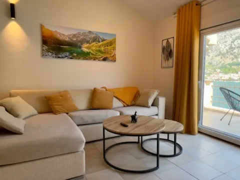 Izdavanje, dvosoban stan, 55m², Muo, Kotor - image 3