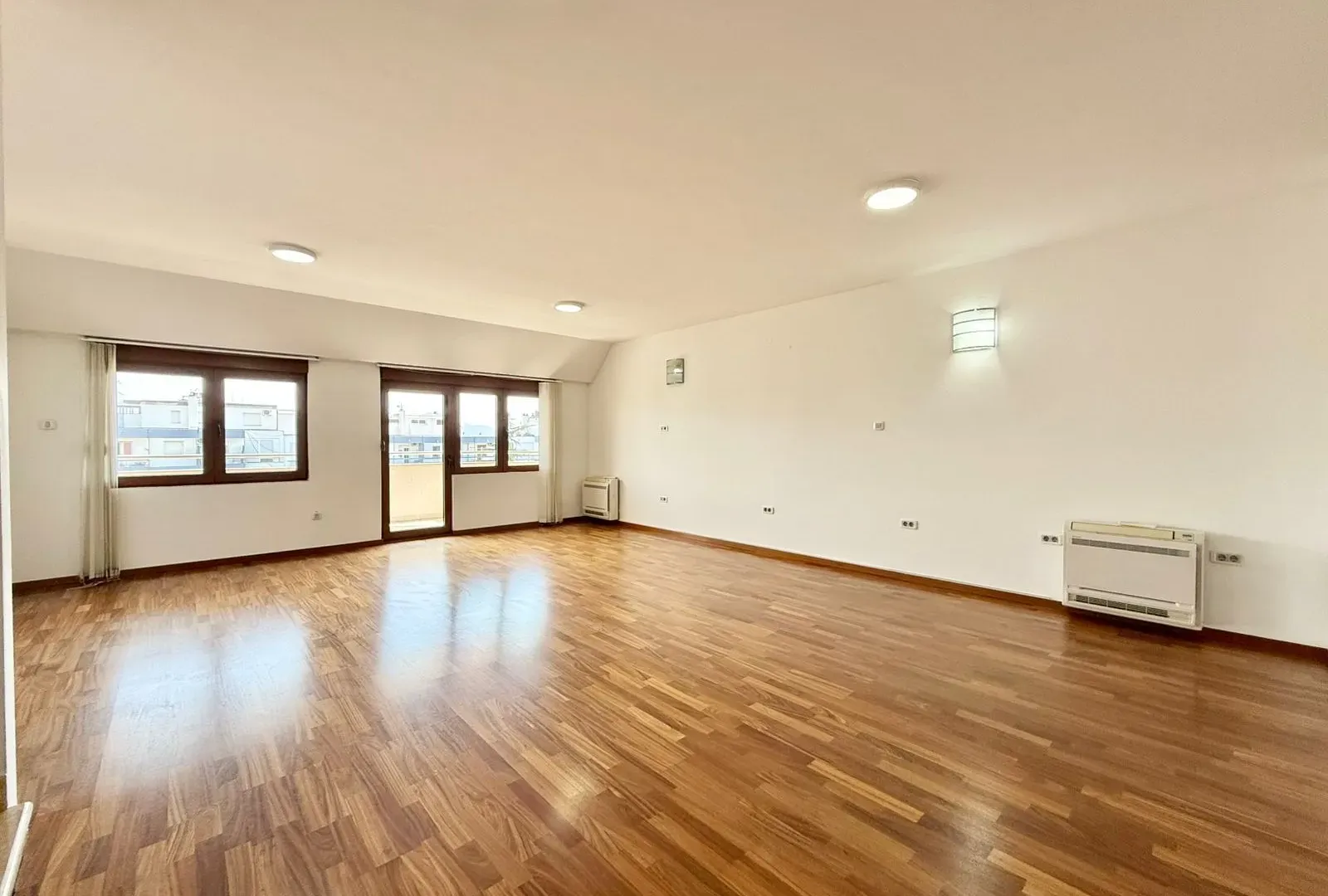 Sale, four bedroom apartment, 220m², Preko Morače, Podgorica