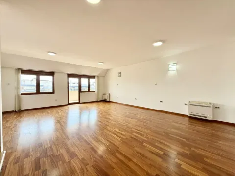 Prodaja, četvorosoban stan, 220m², Preko Morače, Podgorica - image 8