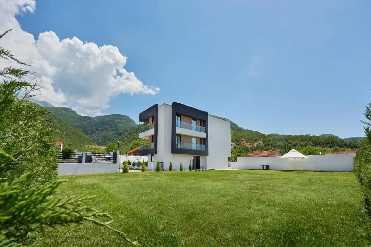 Sale, office space, 382m², Kotor, Crna Gora