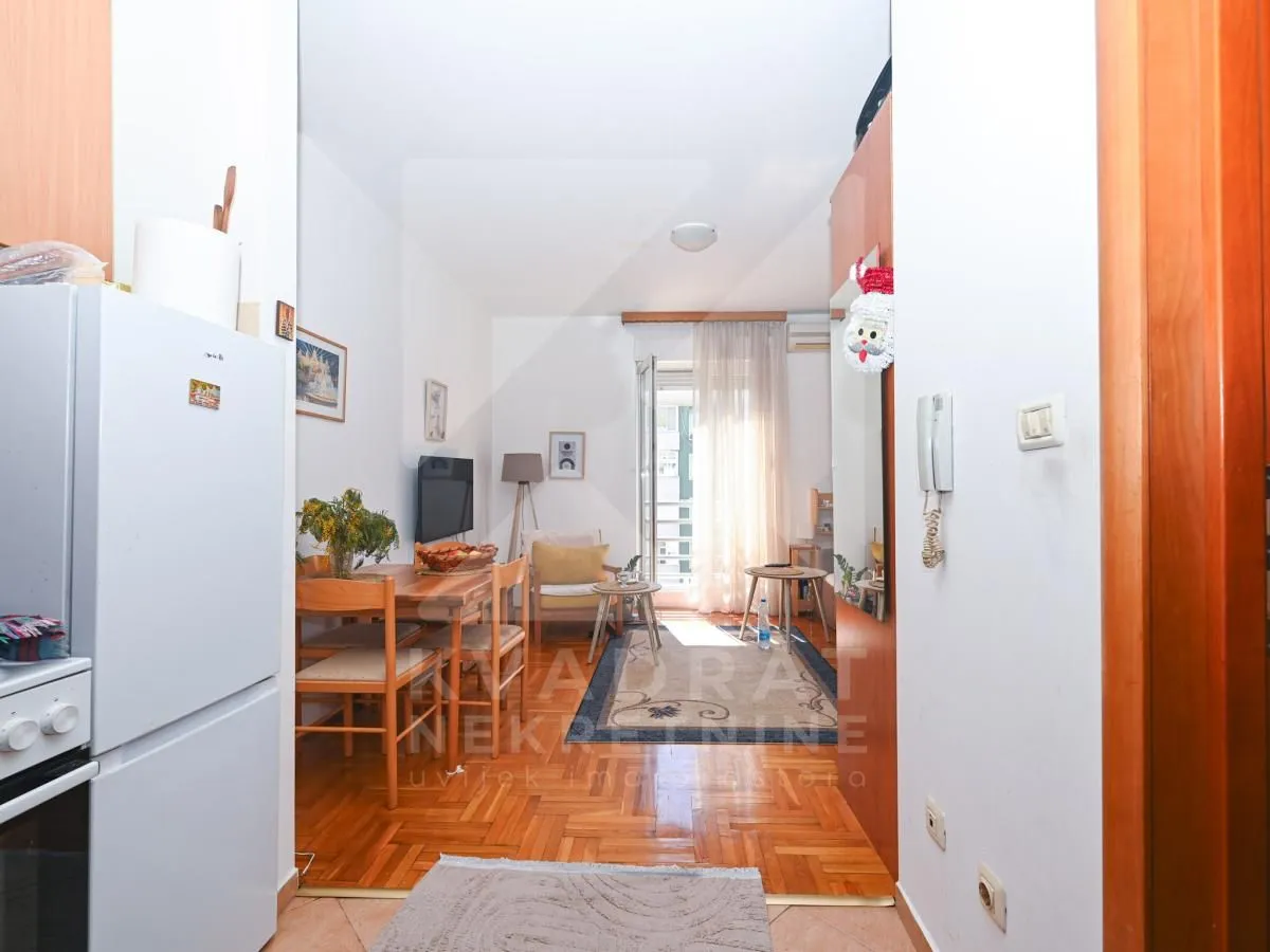 Rent, studio apartment, 24m², Stari Aerodrom, Podgorica