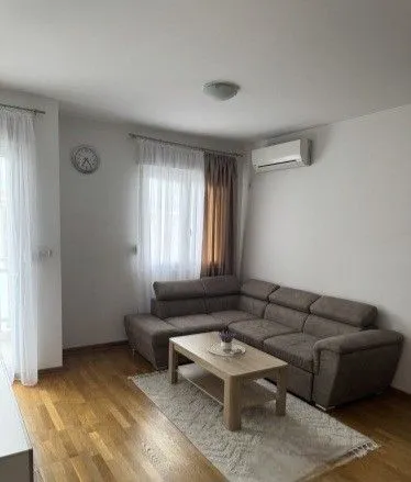 Izdavanje, jednosoban stan, 45m², City Kvart, Podgorica
