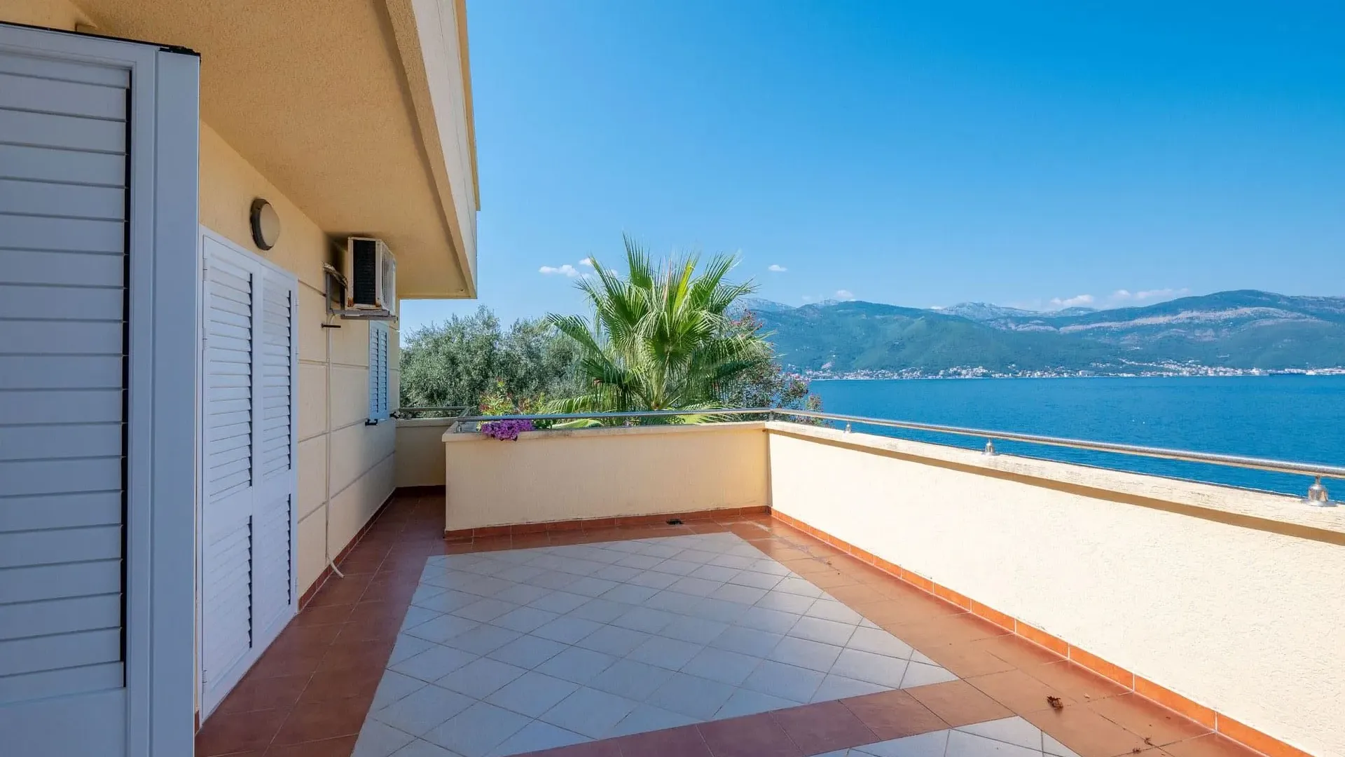 Prodaja, kuća, 185m², Krašići, Tivat