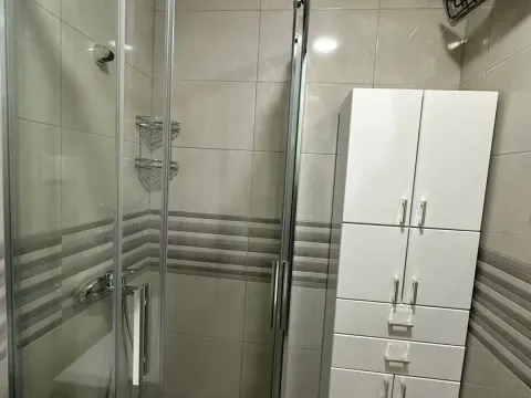 Izdavanje, dvosoban stan, 70m², Gintaš, Podgorica - image 11