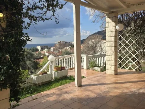 Sale, two bedroom apartment, 86m², Petrovac, Budva - image 1