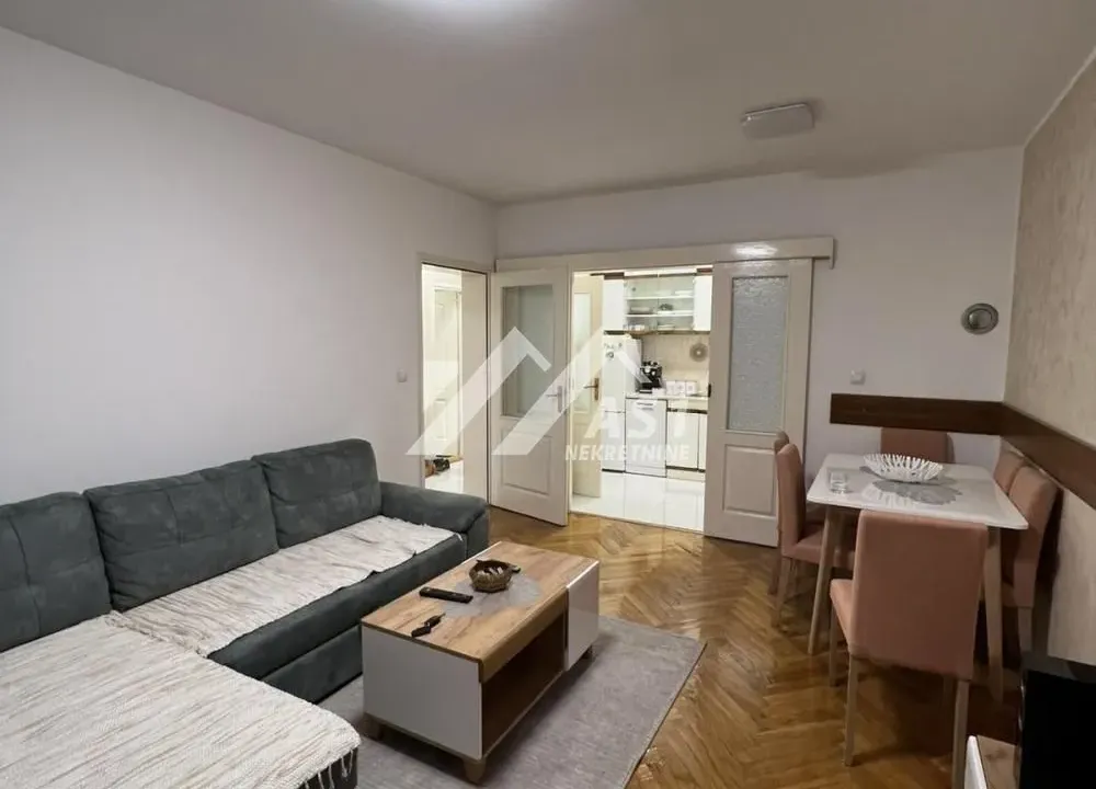 Izdavanje, jednosoban stan, 43m², Bulevar Oslobodjenja, Novi Sad Sve Podlokacije