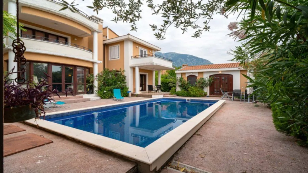 Prodaja, kuća, 450m², Kavač, Kotor