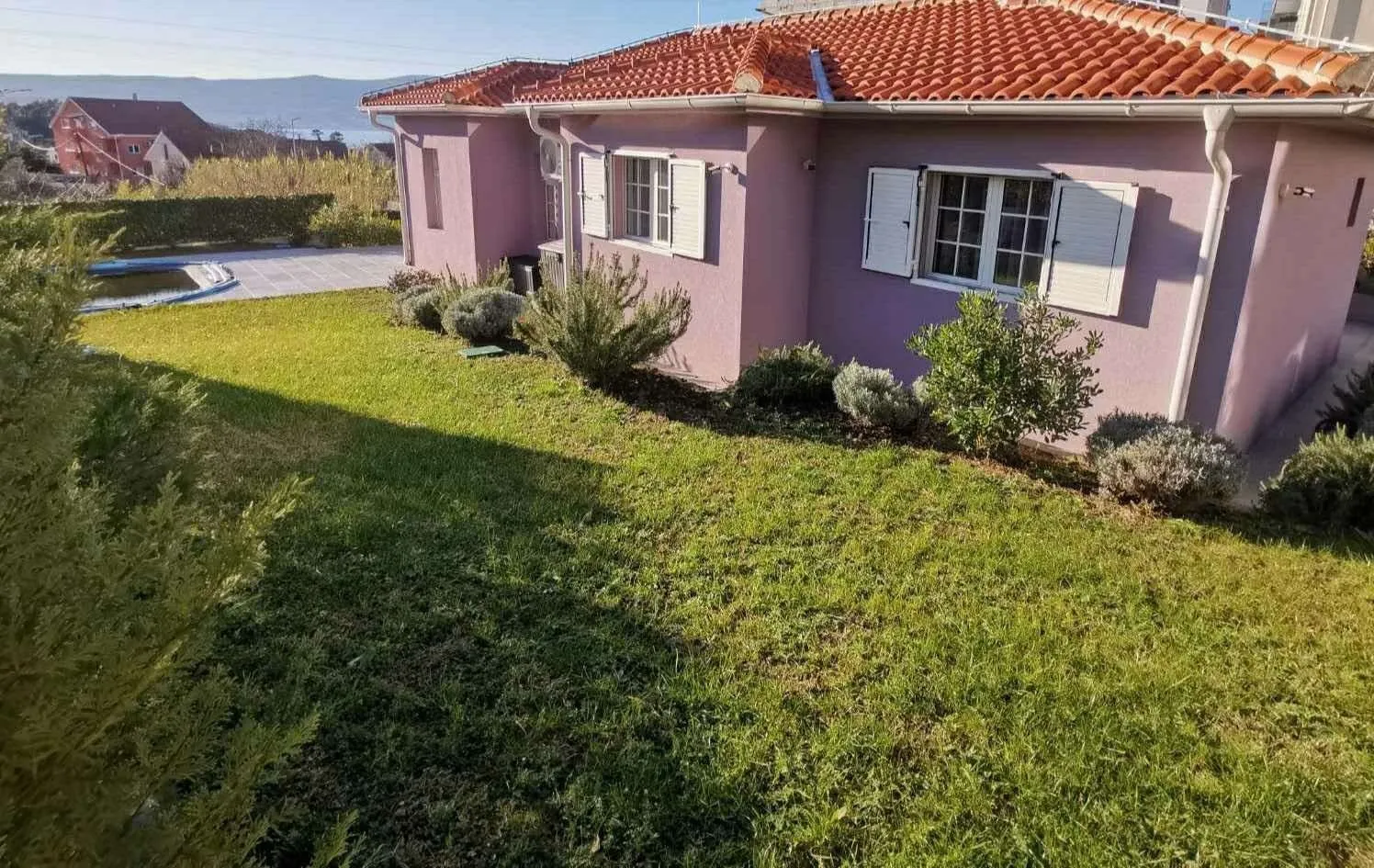 Izdavanje, kuća, 110m², Kava, Tivat