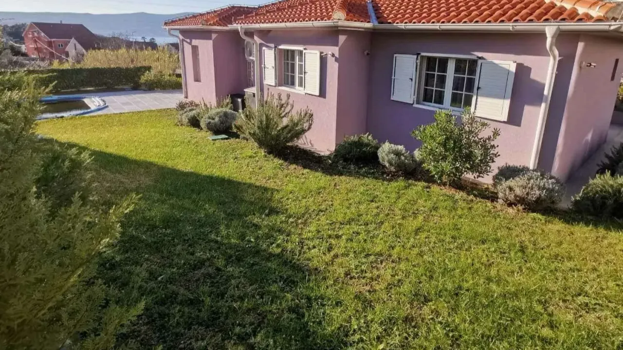 Izdavanje, kuća, 110m², Kava, Tivat
