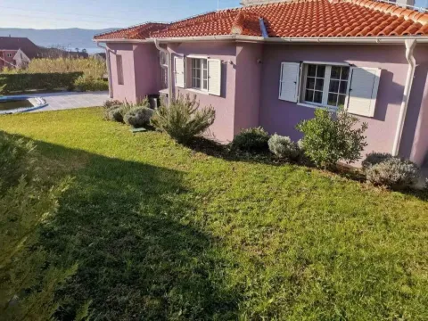 Izdavanje, kuća, 110m², Kava, Tivat