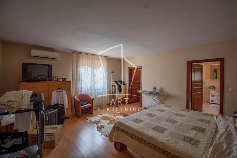 Sale, house, 238m², Petlovo Brdo, Beograd
