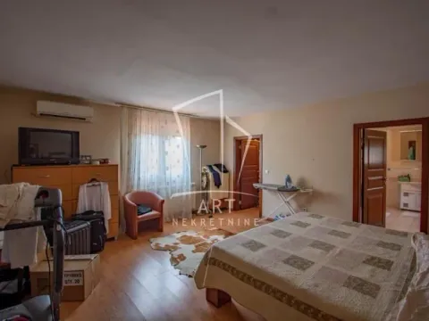 Prodaja, kuća, 238m², Petlovo Brdo, Beograd - image 9