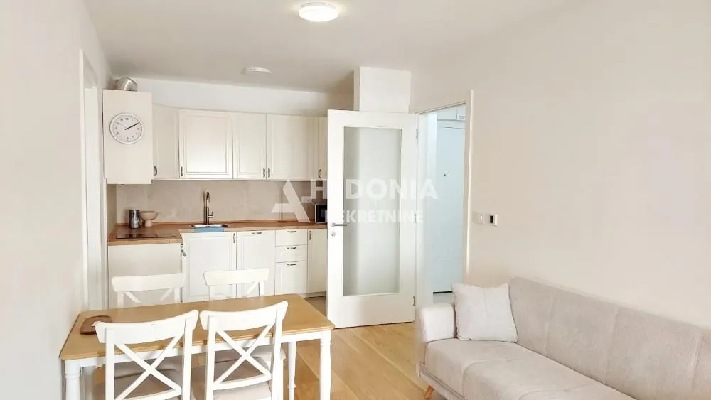 Prodaja, dvosoban stan, 53m², Novi Beograd Blok 65, Novi Beograd Sve Podlokacije