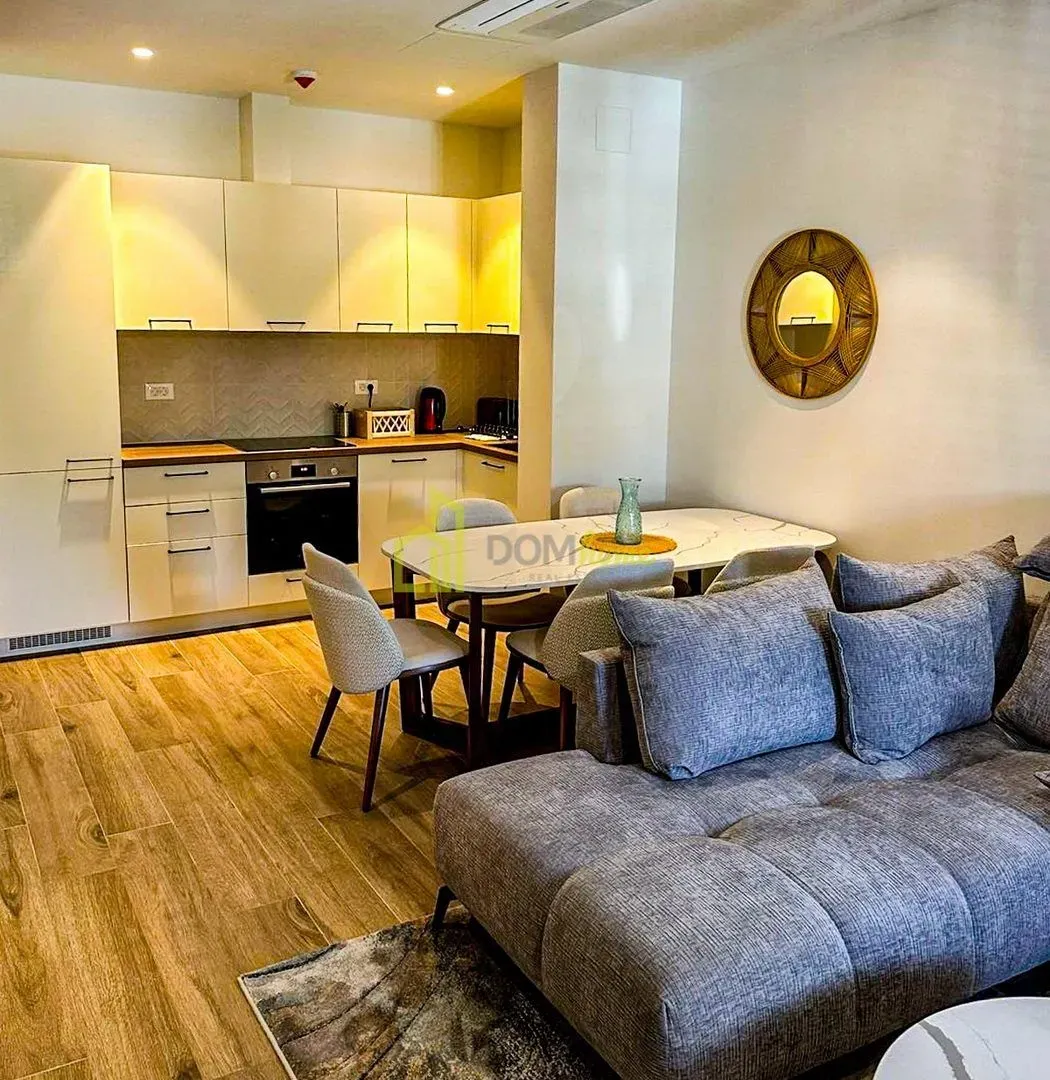 Izdavanje, jednosoban stan, 70m², Tivat, Crna Gora