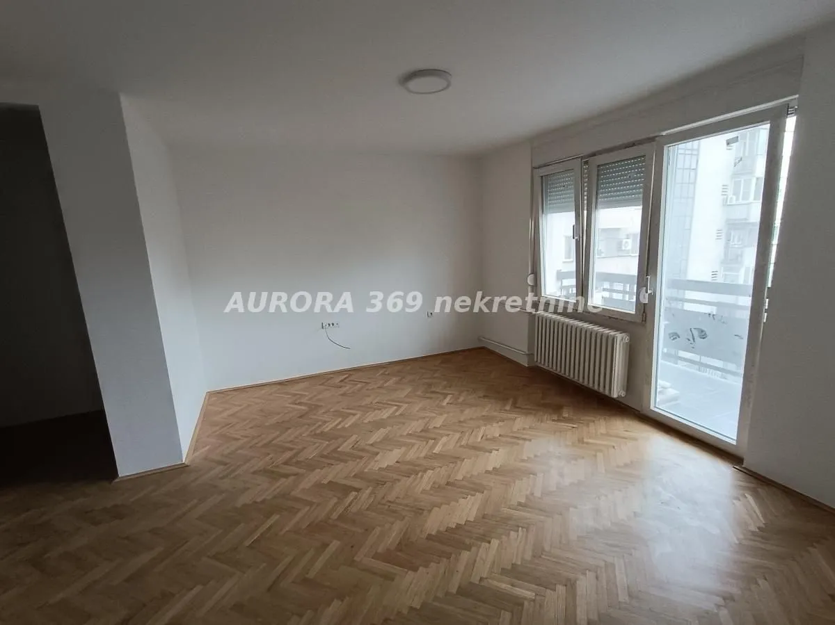 Prodaja, trosoban stan, 64m², Bulevar Oslobodjenja, Novi Sad Sve Podlokacije