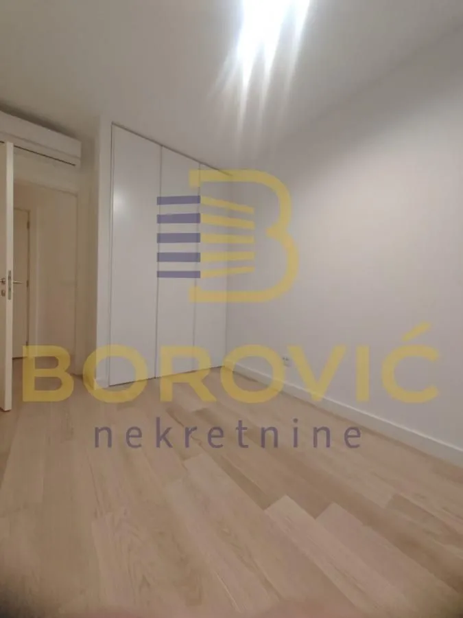 Izdavanje, četvorosoban stan, 115m², Savski Venac, Beograd