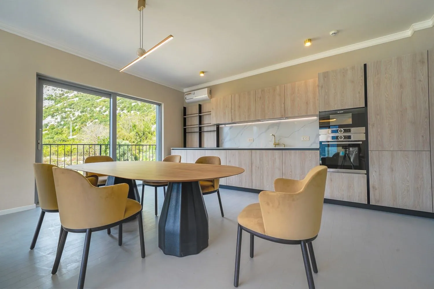 Prodaja, četvorosoban stan, 158m², Dobrota, Kotor