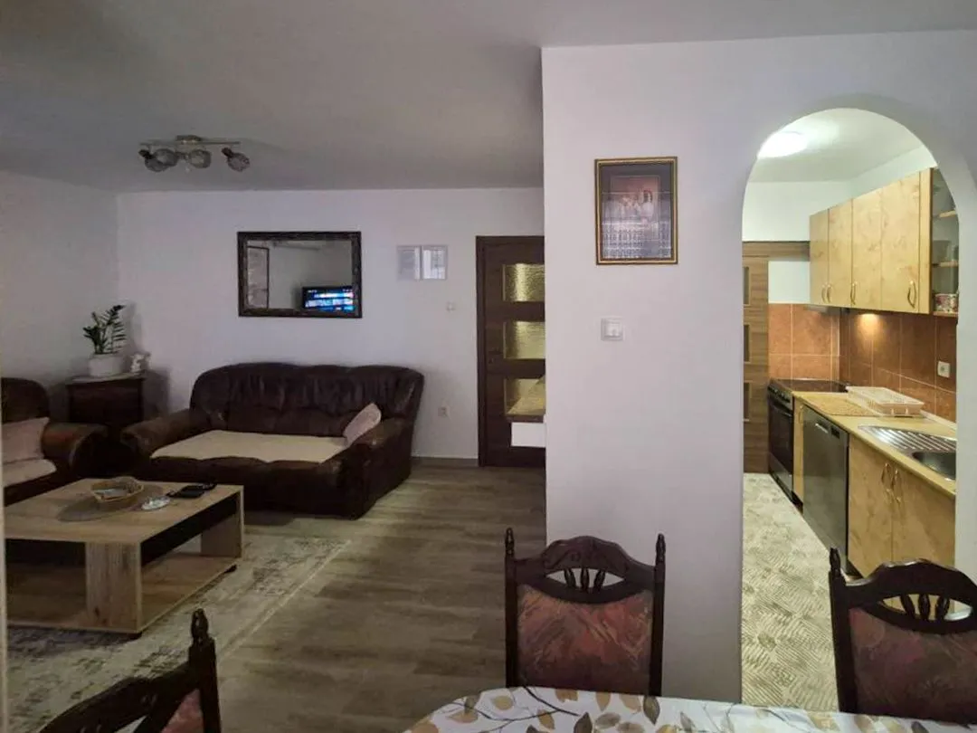 Izdavanje, jednosoban stan, 50m², Rozino, Budva