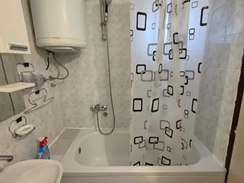 Izdavanje, dvosoban stan, 67m², Centar, Bar - image 8