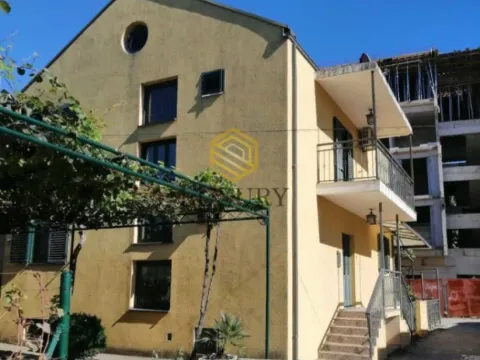 Izdavanje, kuća, 300m², City Kvart, Podgorica - image 3