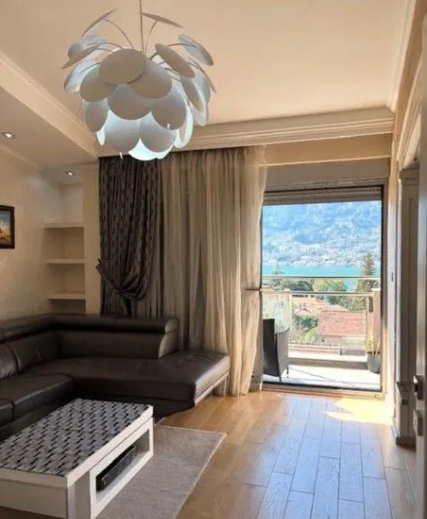 Rent, three bedroom apartment, 95m², Dobrota, Kotor