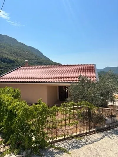 Izdavanje, kuća, 100m², Pelinovo, Kotor