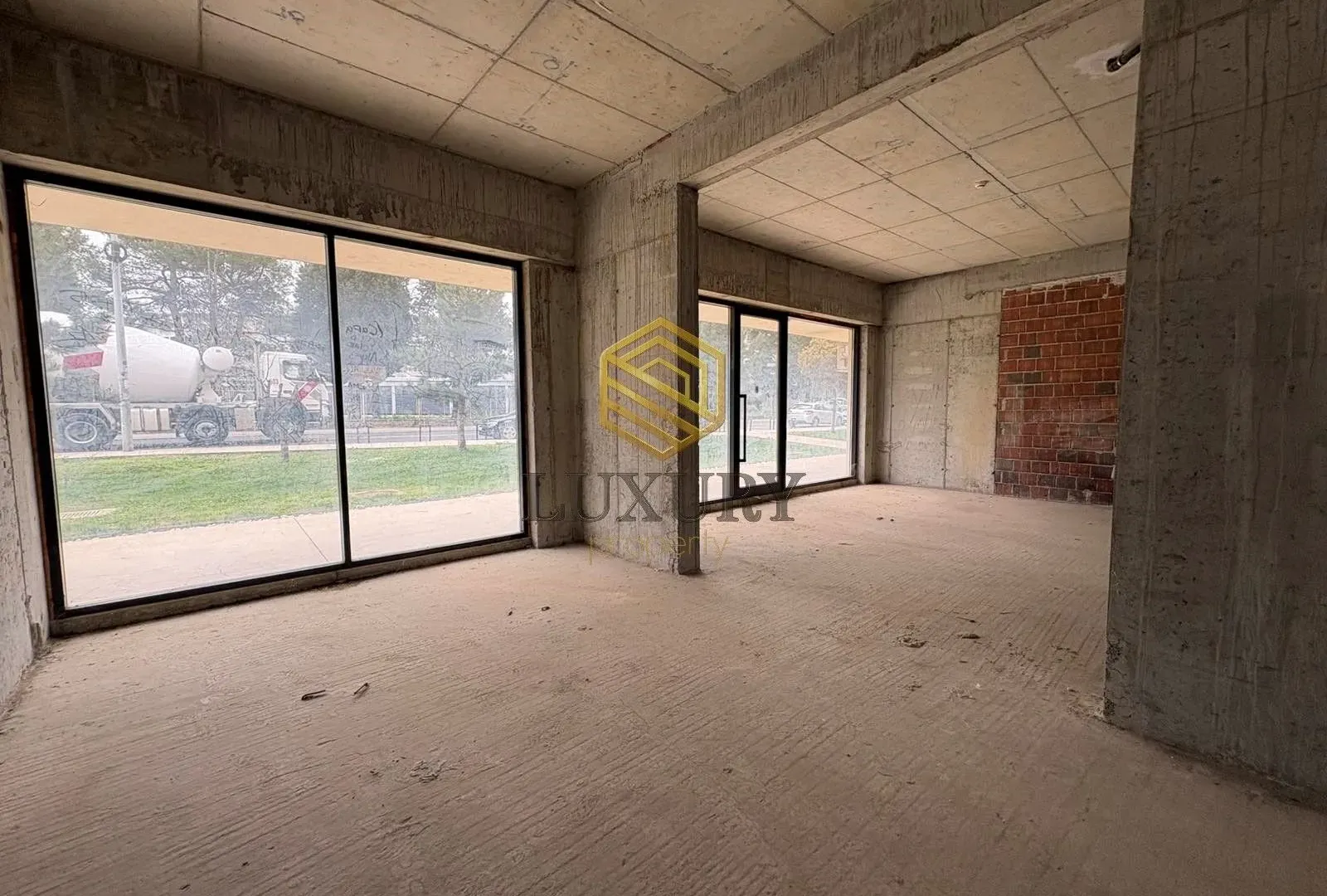 Izdavanje, poslovni prostor, 175m², City Kej, Podgorica