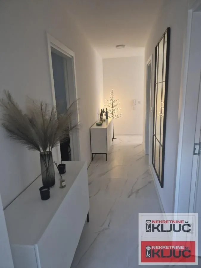 Prodaja, trosoban stan, 79m², Veternik, Novi Sad Sve Podlokacije