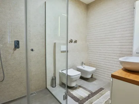 Izdavanje, dvosoban stan, 117m², Centar, Budva - image 12