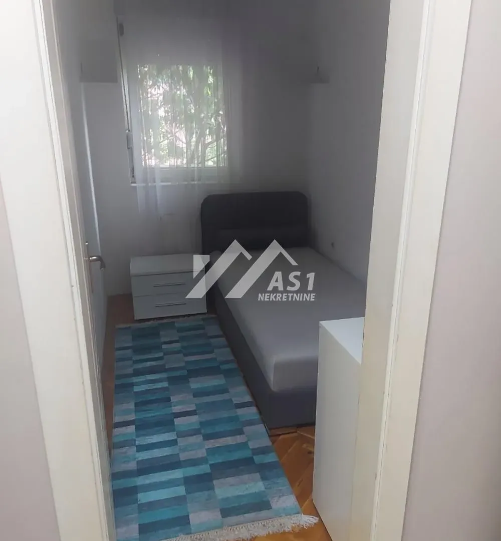 Izdavanje, jednosoban stan, 30m², Centar, Novi Sad