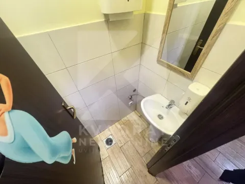 Izdavanje, poslovni prostor, 70m², Centar, Podgorica - image 7