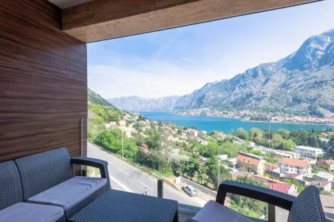 Rent, three bedroom apartment, 141m², Škaljari, Kotor - image 7