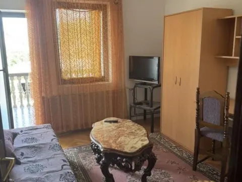 Izdavanje, kuća, 340m², Zemun Sve Podlokacije, Beograd - image 11