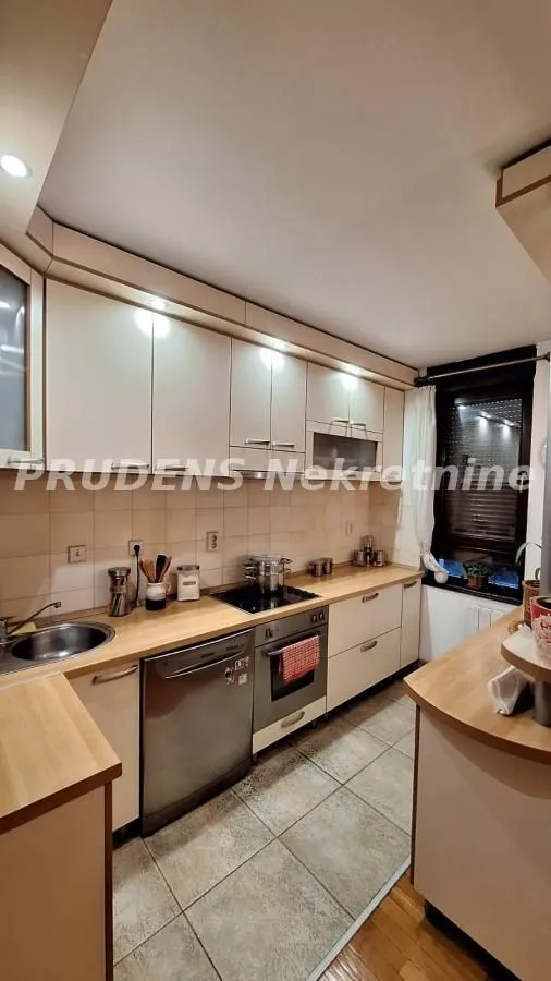 Prodaja, četvorosoban stan, 109m², Crveni Krst, Beograd