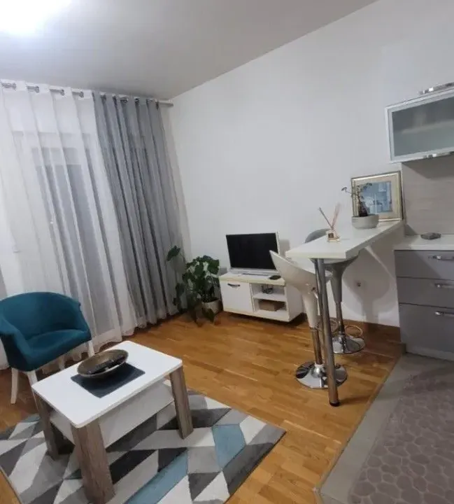 Izdavanje, garsonjera, 26m², City Kvart, Podgorica