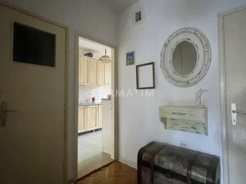 Rent, three bedroom apartment, 70m², Vračar Centar, Vračar Sve Podlokacije - image 3