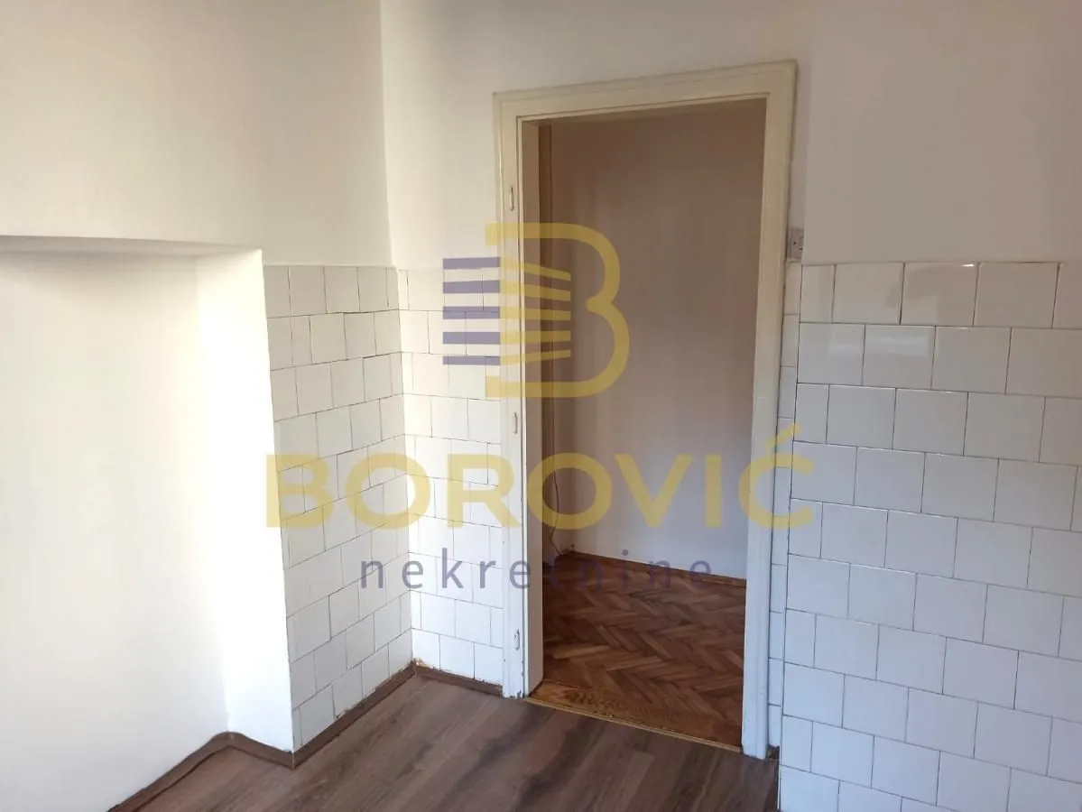 Izdavanje, trosoban stan, 63m², Skadarlija, Beograd