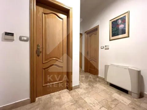 Prodaja, trosoban stan, 141m², Kruševac, Podgorica - image 22