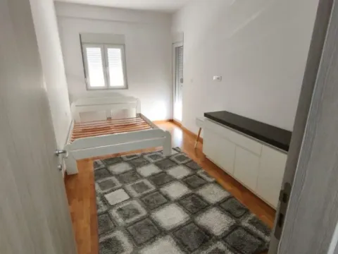 Izdavanje, dvosoban stan, 75m², Stari Aerodrom, Podgorica - image 8