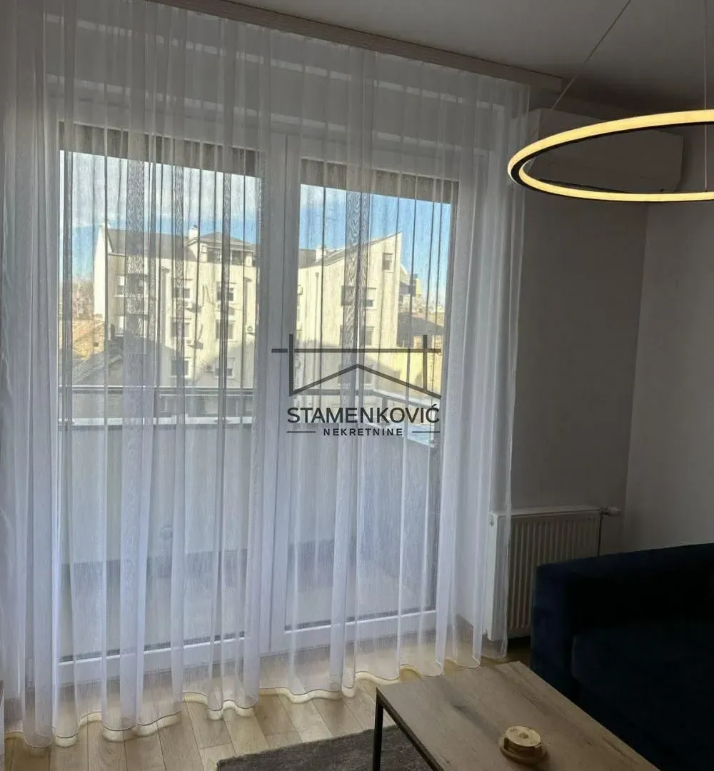 Izdavanje, dvosoban stan, 65m², Centar, Novi Sad