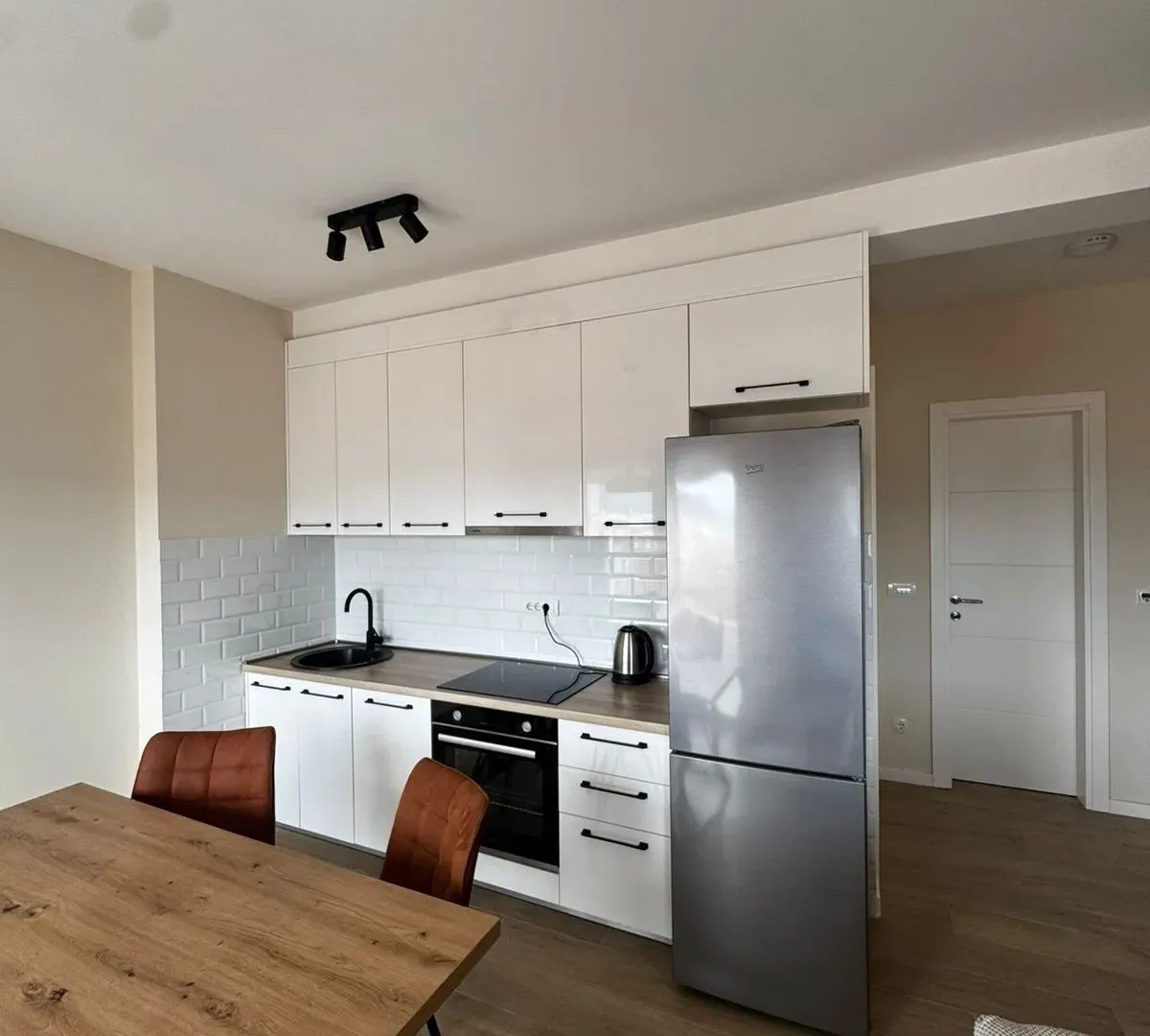 Izdavanje, jednosoban stan, 50m², Kalimanj, Tivat