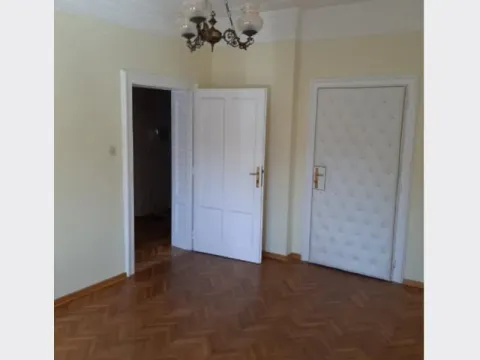 Izdavanje, četvorosoban stan, 125m², Savski Venac, Beograd