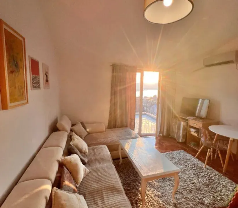 Izdavanje, jednosoban stan, 54m², Kava, Tivat