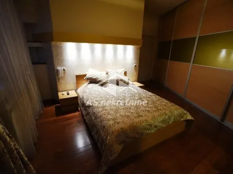 Izdavanje, trosoban stan, 80m², Stari Grad, Beograd - image 10