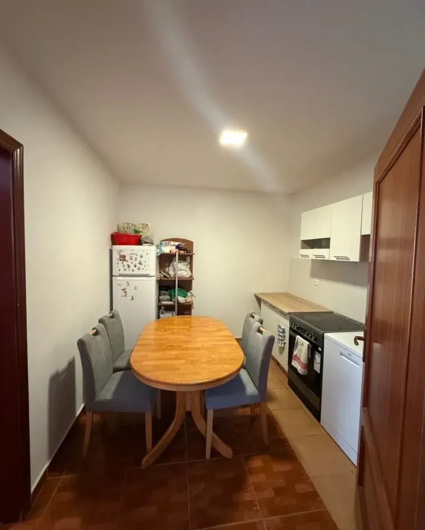 Izdavanje, jednosoban stan, 55m², Lazi, Budva