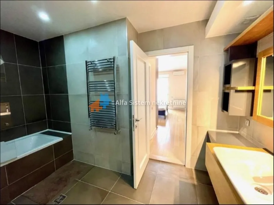 Izdavanje, četvorosoban stan, 190m², Neimar, Vračar Sve Podlokacije